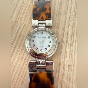 Vernier ladies silver tone acrylic watch NEW BATTERY